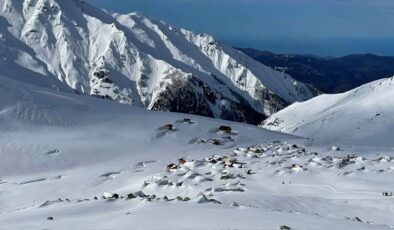Kaçkar Dağları’nda heliski heyecanı: 4 ülkeden 16 sporcu karlı zirvelerde