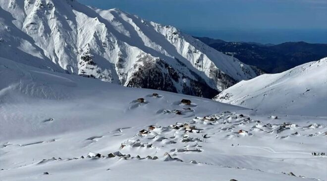 Kaçkar Dağları’nda heliski heyecanı: 4 ülkeden 16 sporcu karlı zirvelerde